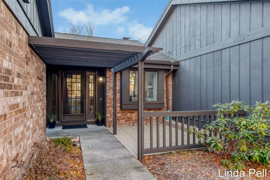 3444 Eagle Ridge Court, Grand Rapids, MI 49525-4572