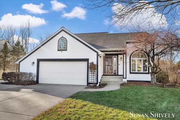 6903 Lake Bluff Drive, Comstock Park, MI 49321-8273