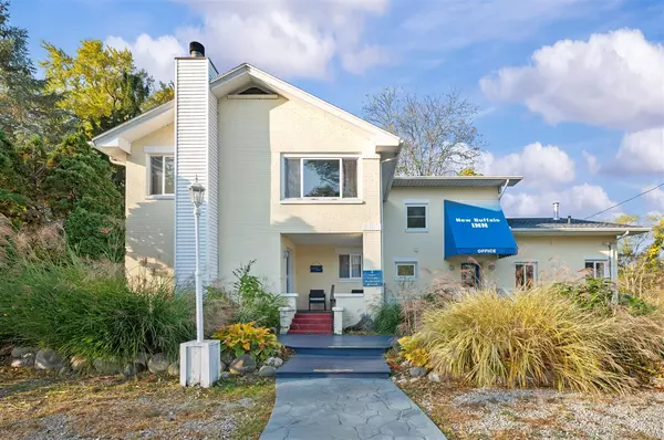 231 E Buffalo Street, New Buffalo, MI 49117-1107