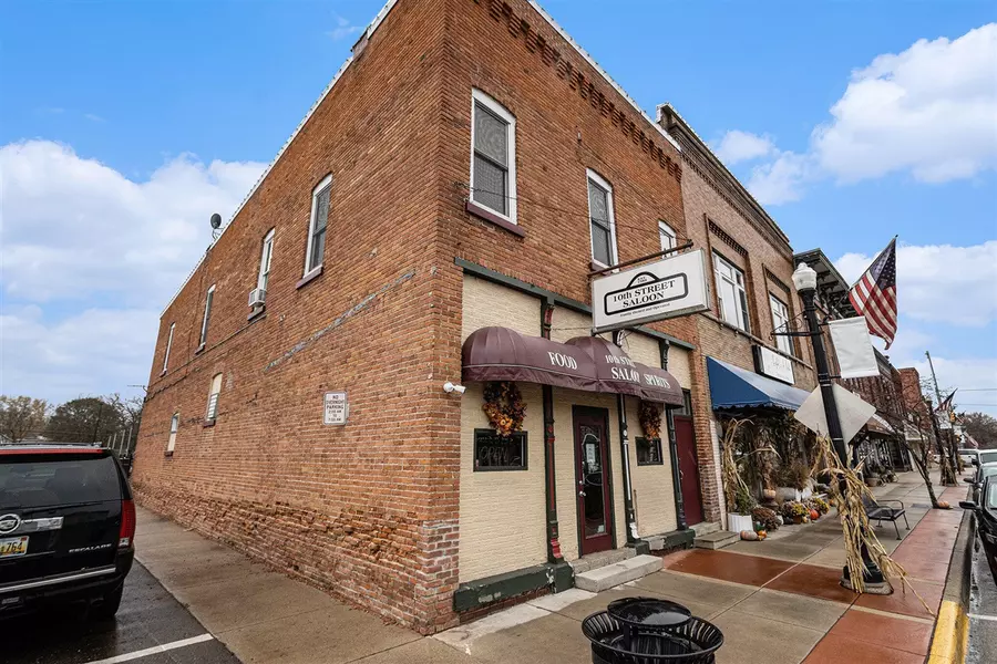 136 N Main Street, Plainwell, MI 49080-1351