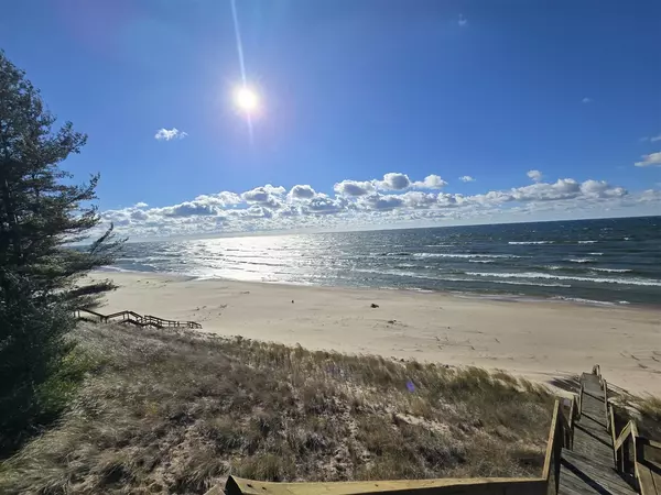 Spring Lake, MI 49456,17778 North Shore Estates Road