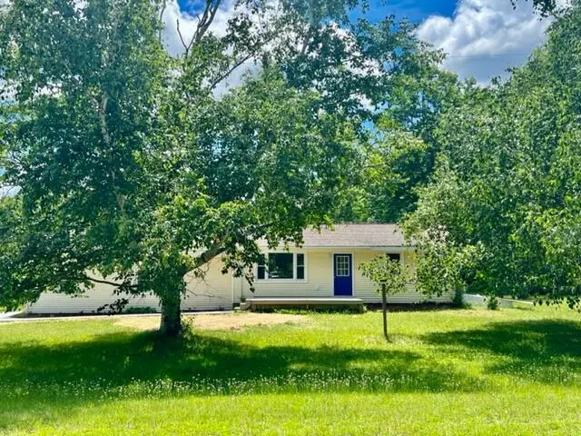 4507 Maidens Road, Onekama, MI 49675-9721