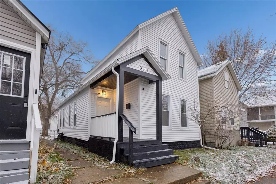 1221 Quarry Avenue, Grand Rapids, MI 49504-3131