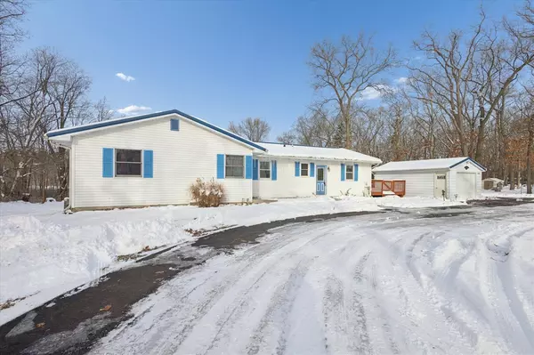 100 Long Lake, Marshall, MI 49068-9225