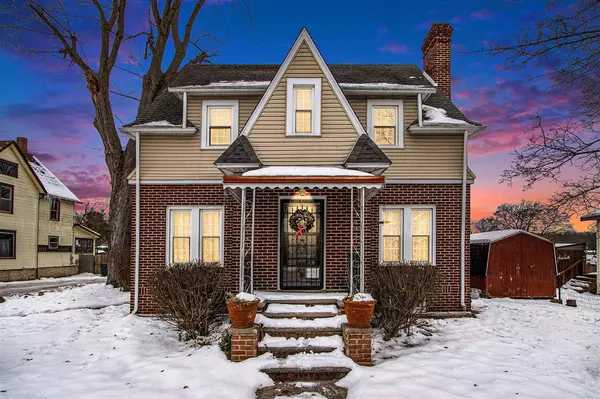 601 N Kalamazoo Street, Paw Paw, MI 49079-1124