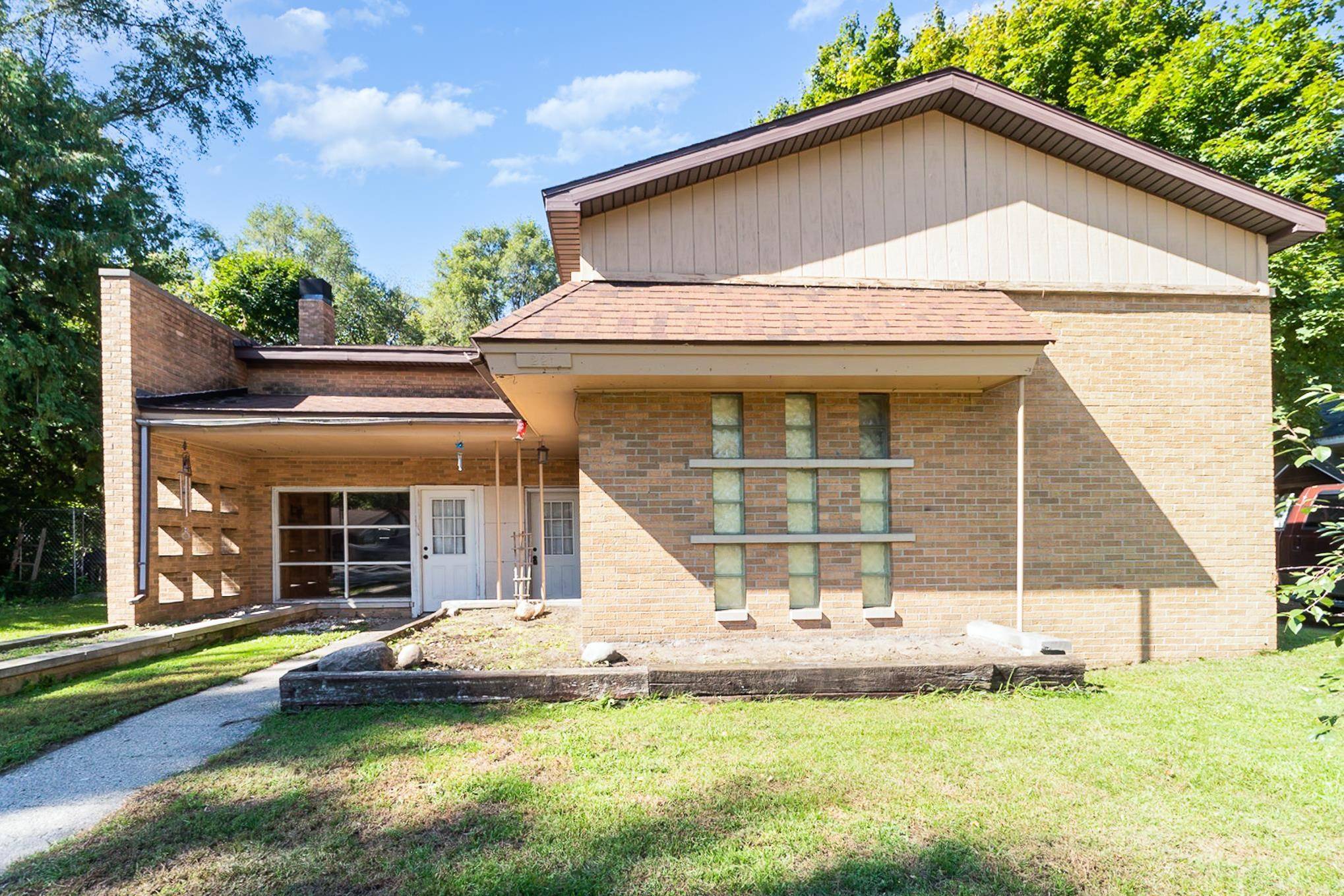 Breckenridge, MI 48615,221 Eaton Street