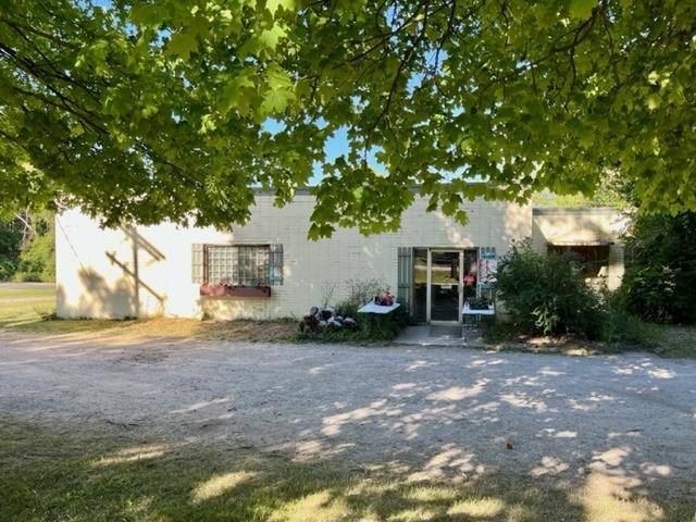 6613 Frankfort Highway, Beulah, MI 49617