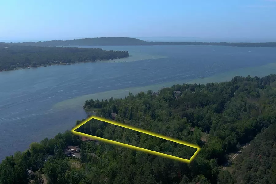 583 N Twin Pines, Lake Leelanau, MI 49653