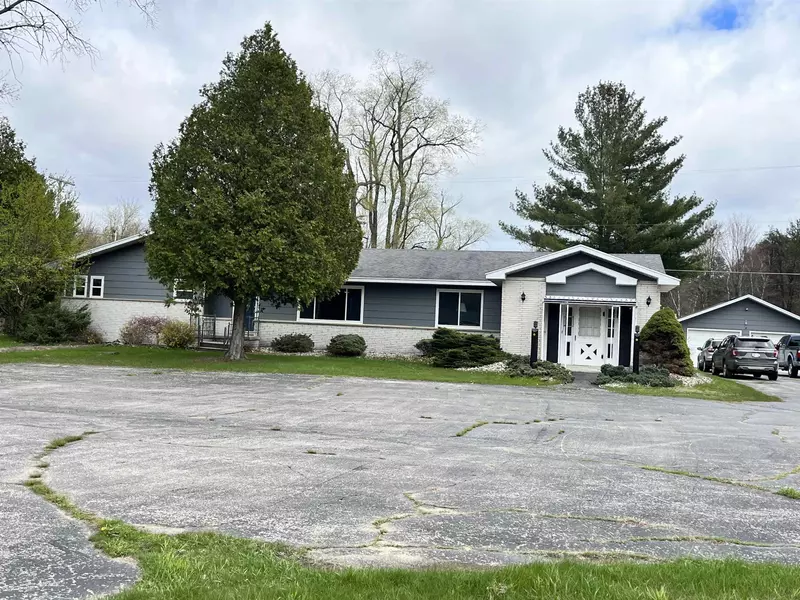 5667 S Huron, Pinconning, MI 48650