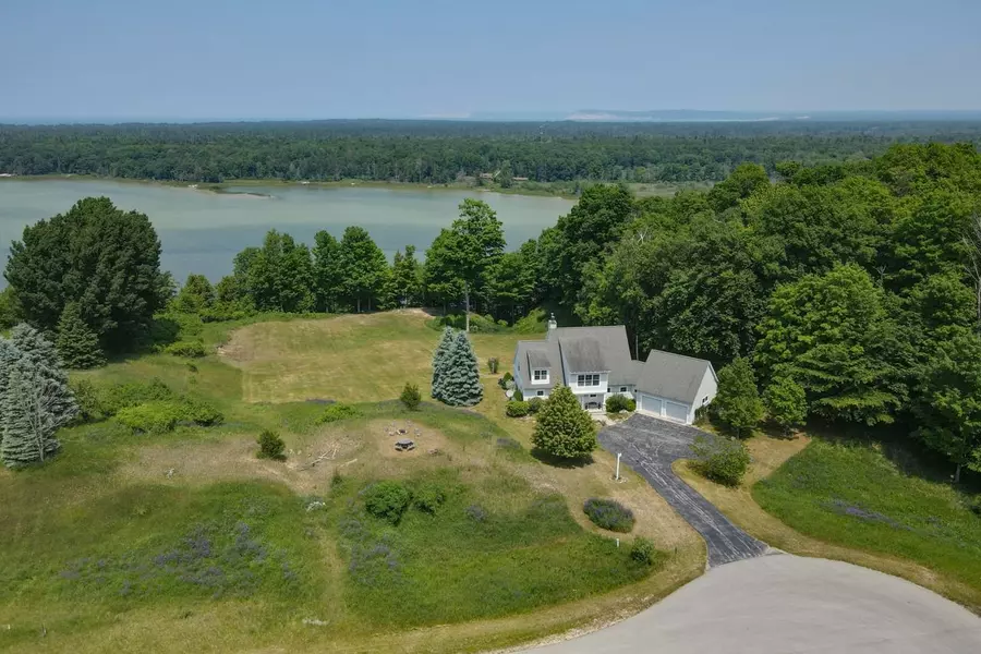 3980 Deer Ridge, Beulah, MI 49617