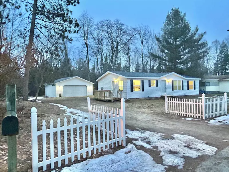 707 Pine Street, Bellaire, MI 49615