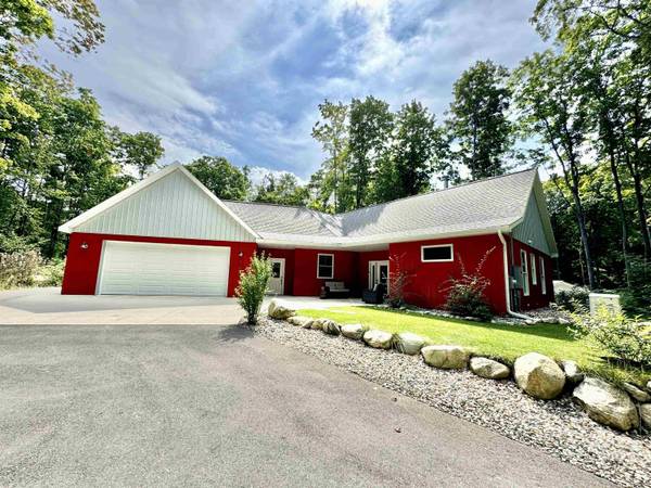 2144 N Jacobson Road, Suttons Bay, MI 49682-9284