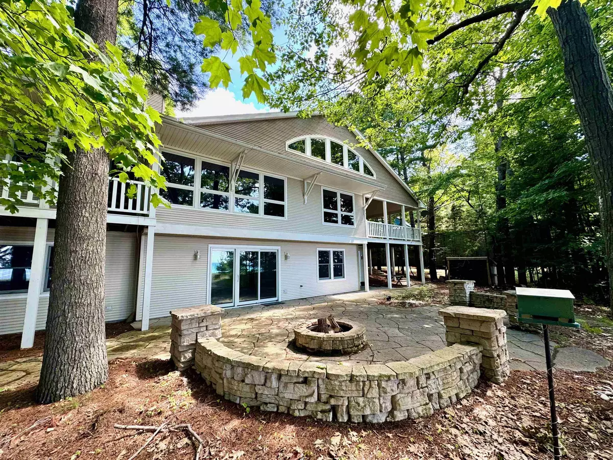 Kewadin, MI 49648,516 S Golden Beach