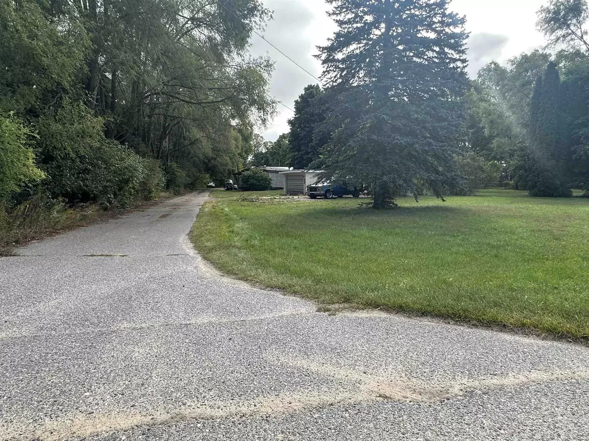 Clare, MI 48617,11241 Deer Lake Road