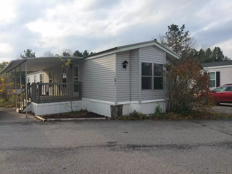 5011 S Silver Lake View, Traverse City, MI 49686