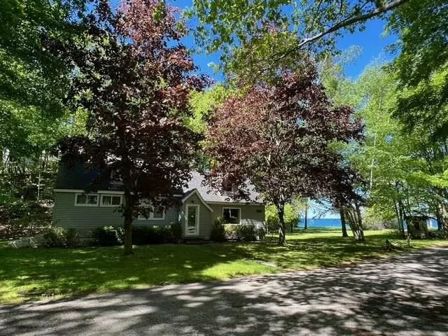 3251 Jungle Inn Road, Arcadia, MI 49613
