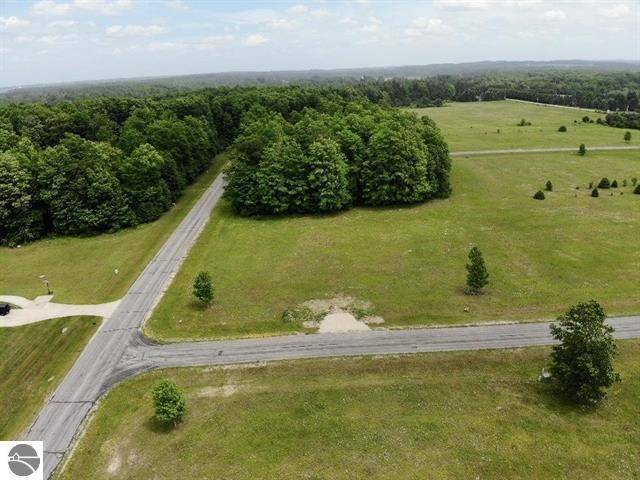 105 Pleasant Hill Drive, Cadillac, MI 49601