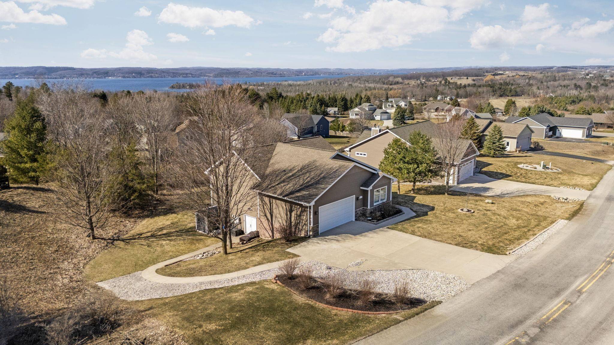 Traverse City, MI 49684-7527,7277 E Leelanau Hills Drive