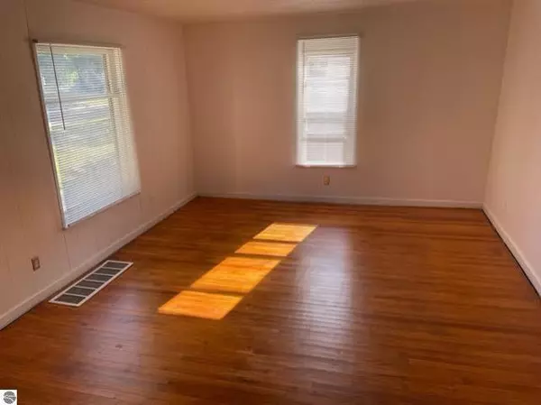 Mount Pleasant, MI 48858,221 W Locust