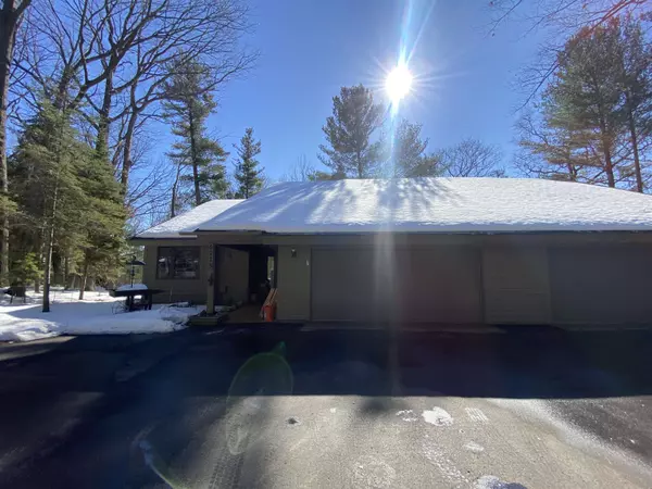 6273 Summit Court, Traverse City, MI 49686