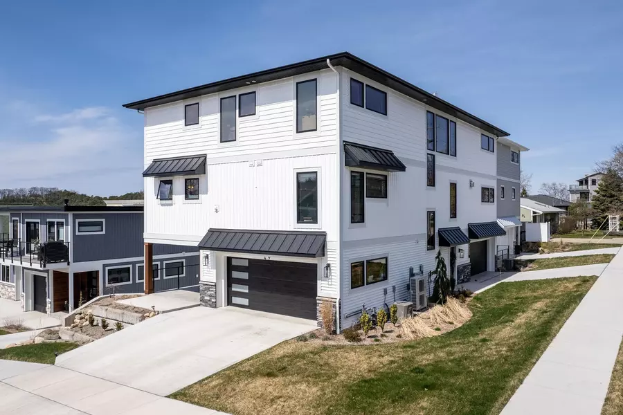49 Howard Avenue, Grand Haven, MI 49517