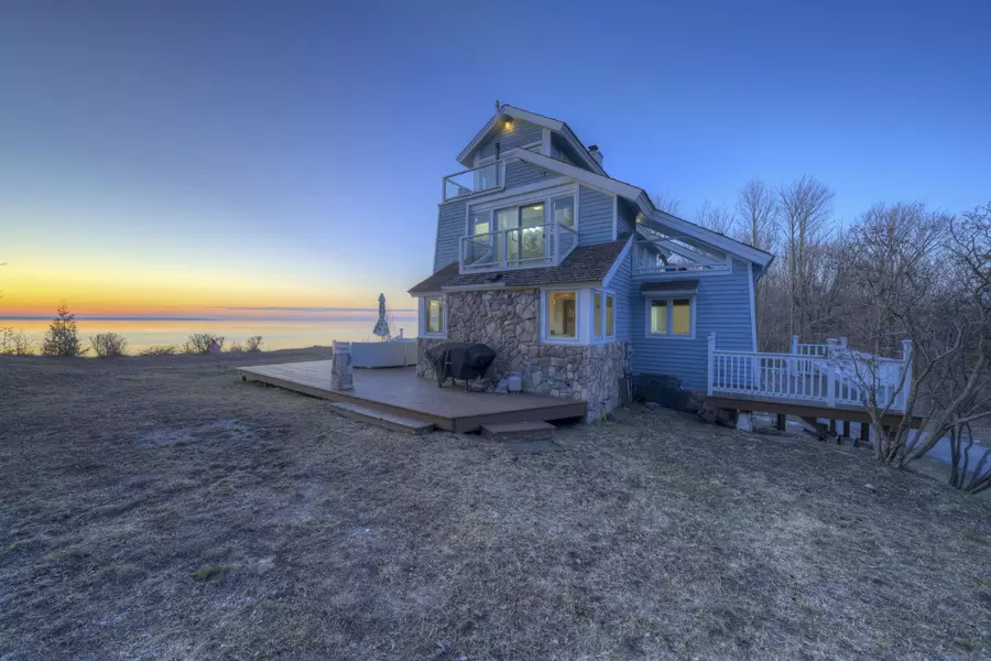 4781 E Golfview Drive, Leland, MI 49654