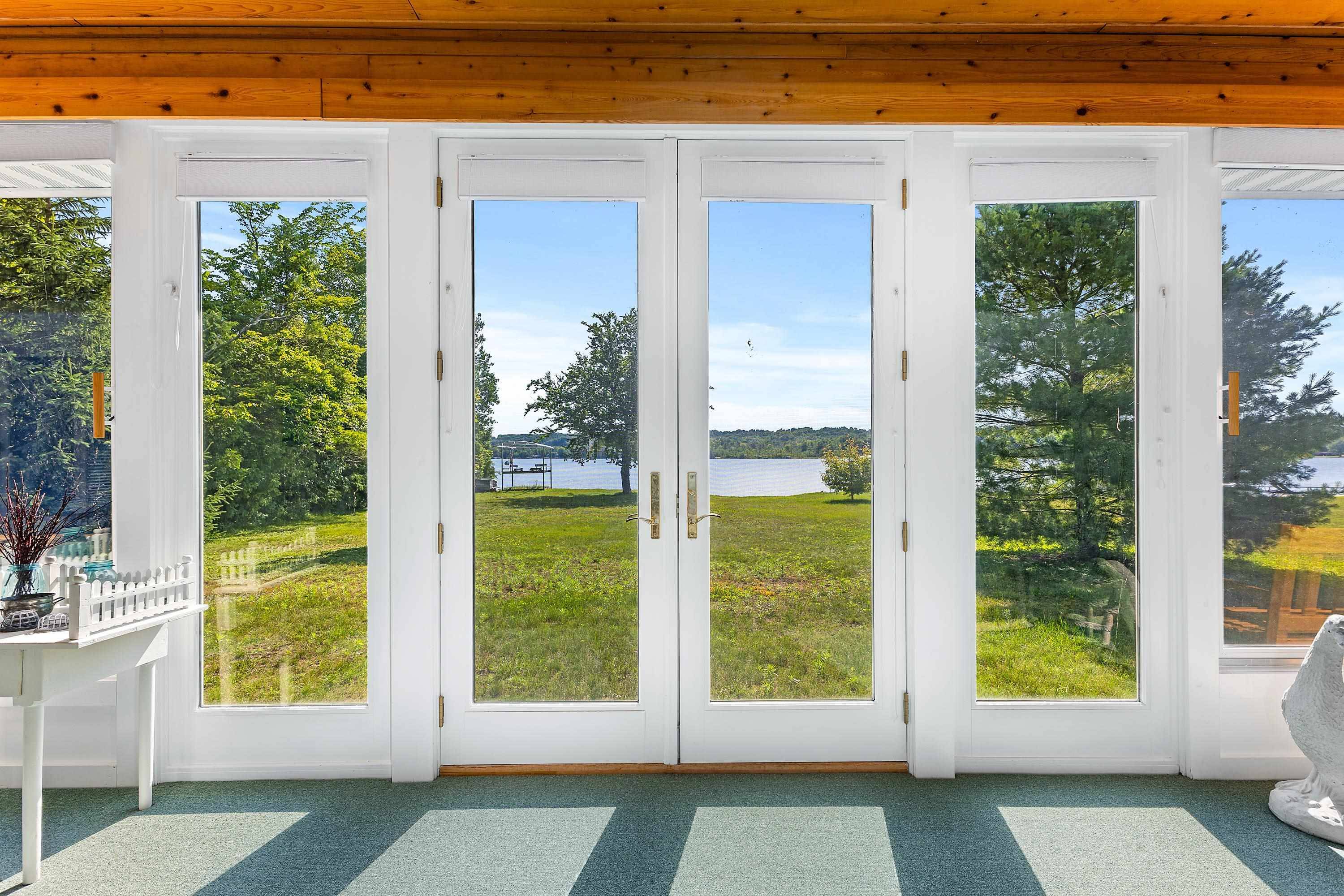 3275 S Sunrise Lane, Lake Leelanau, MI 49653