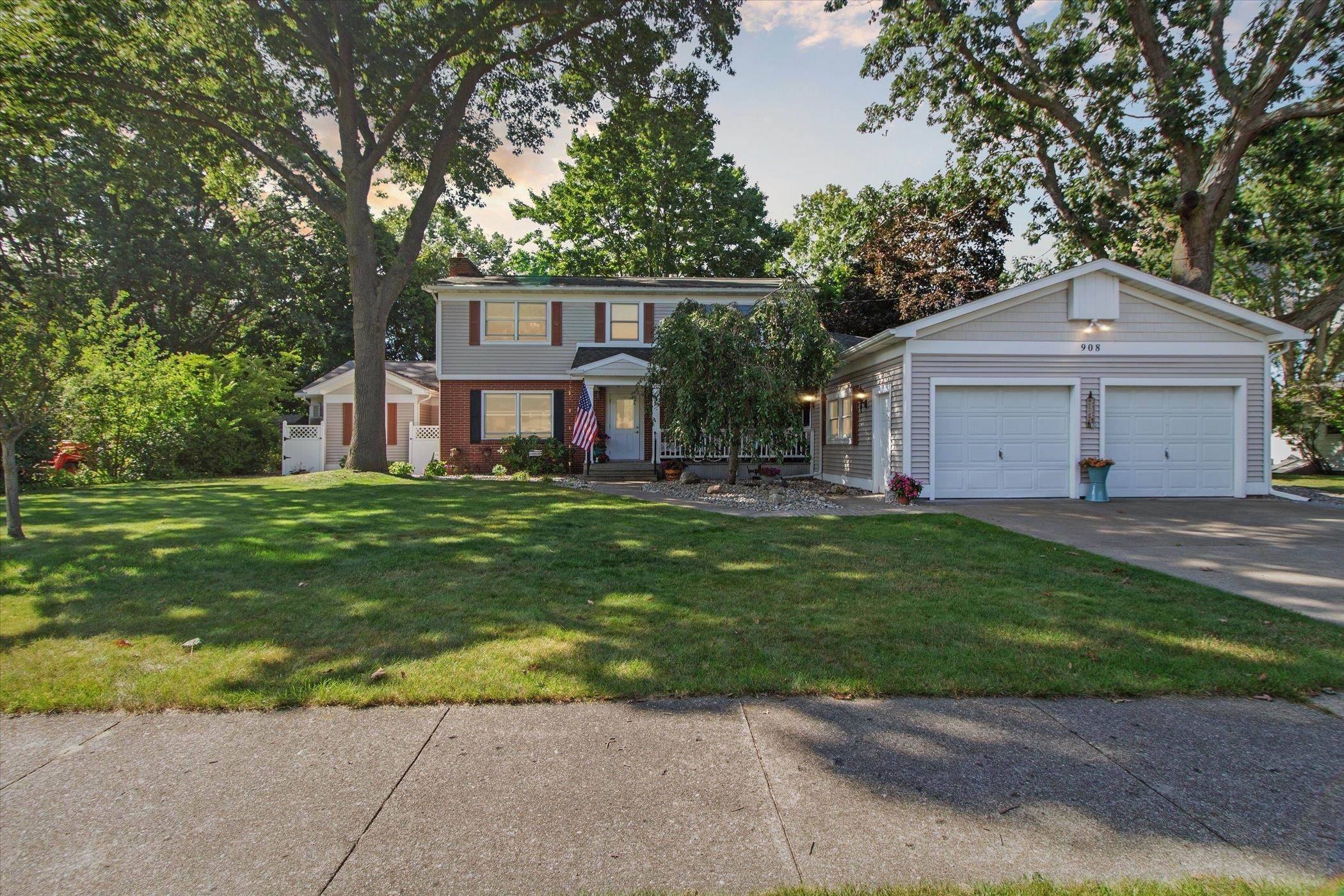Ludington, MI 49431,908 Woodlawn Street
