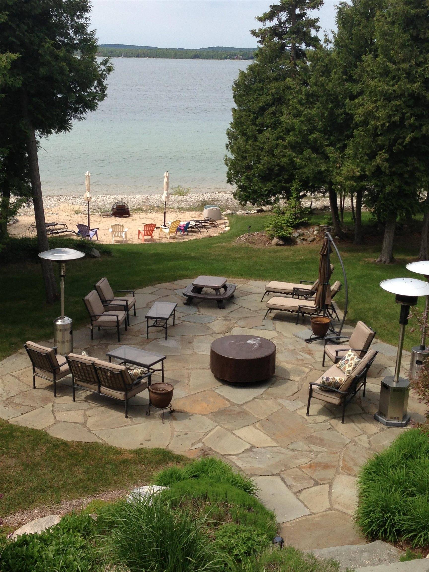 Charlevoix, MI 49720,6579 Woods Creek Drive