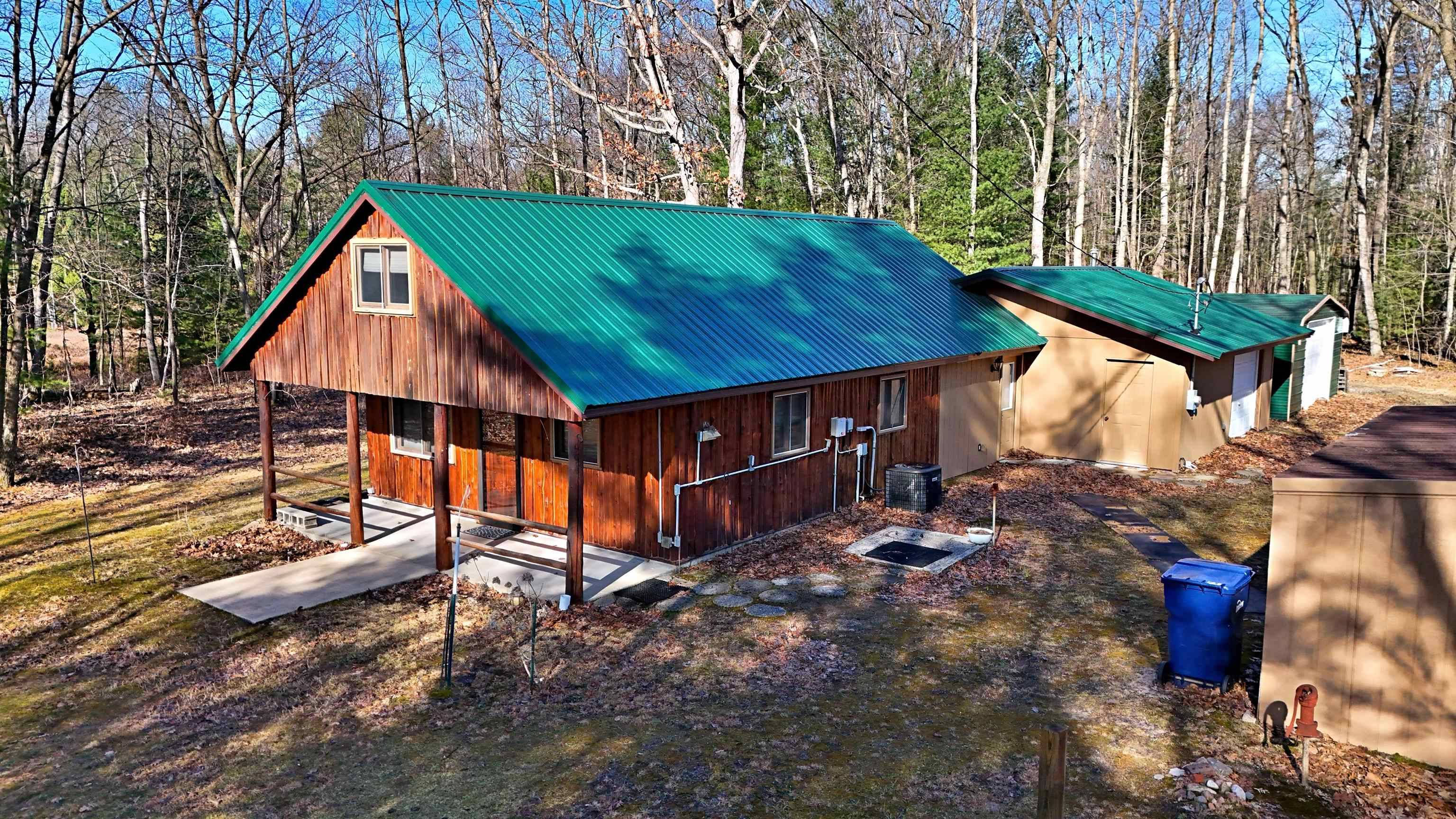 8991 W Oak Lane, Lake City, MI 49651