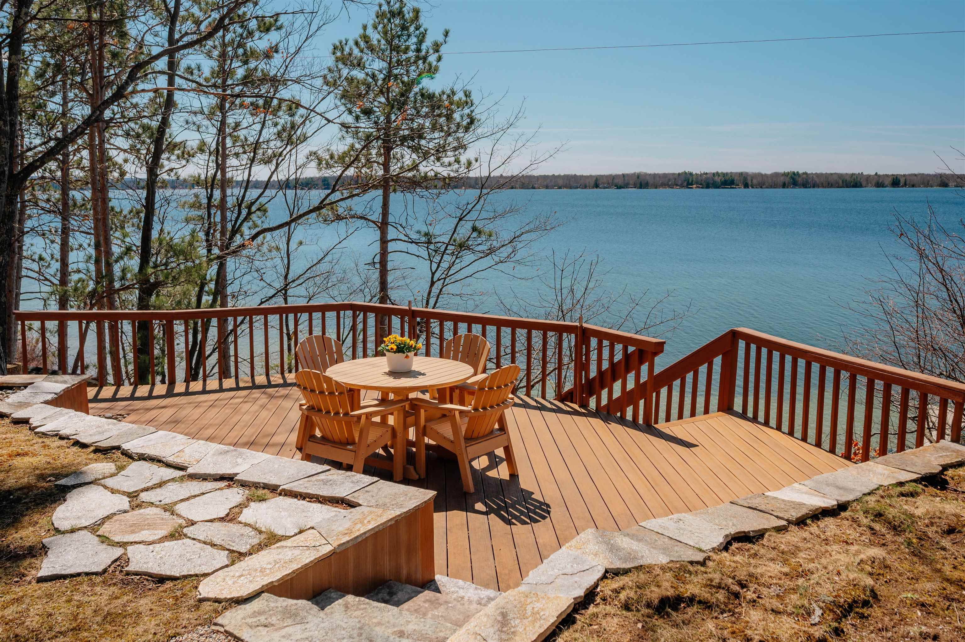 5604 Lakeview Drive, Interlochen, MI 49643