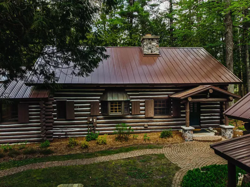8895 Supply Road, Traverse City, MI 49696
