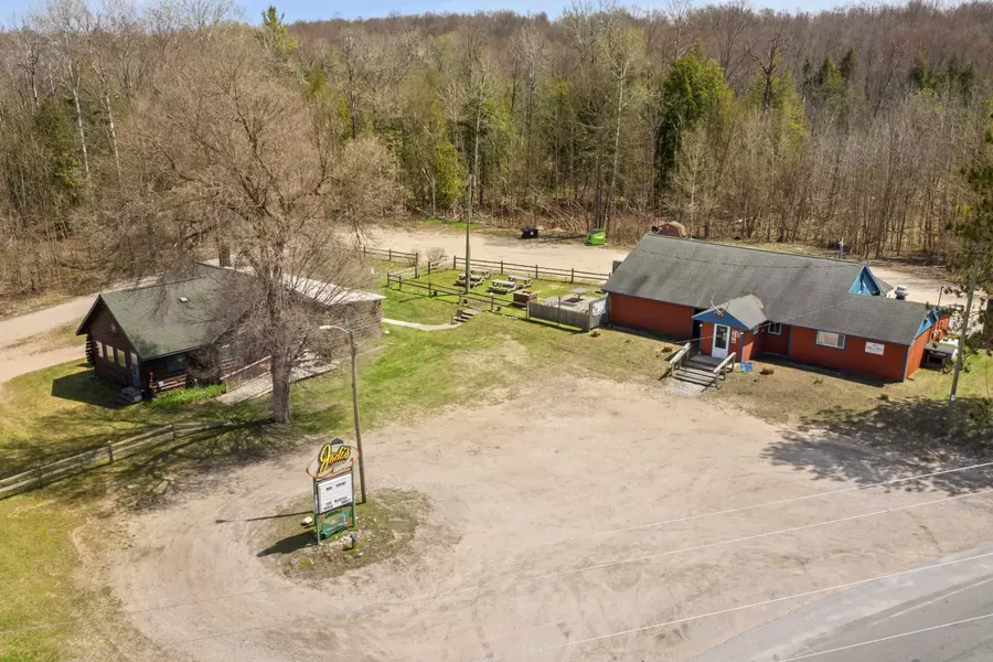 15015 US-31 S, Beulah, MI 49617