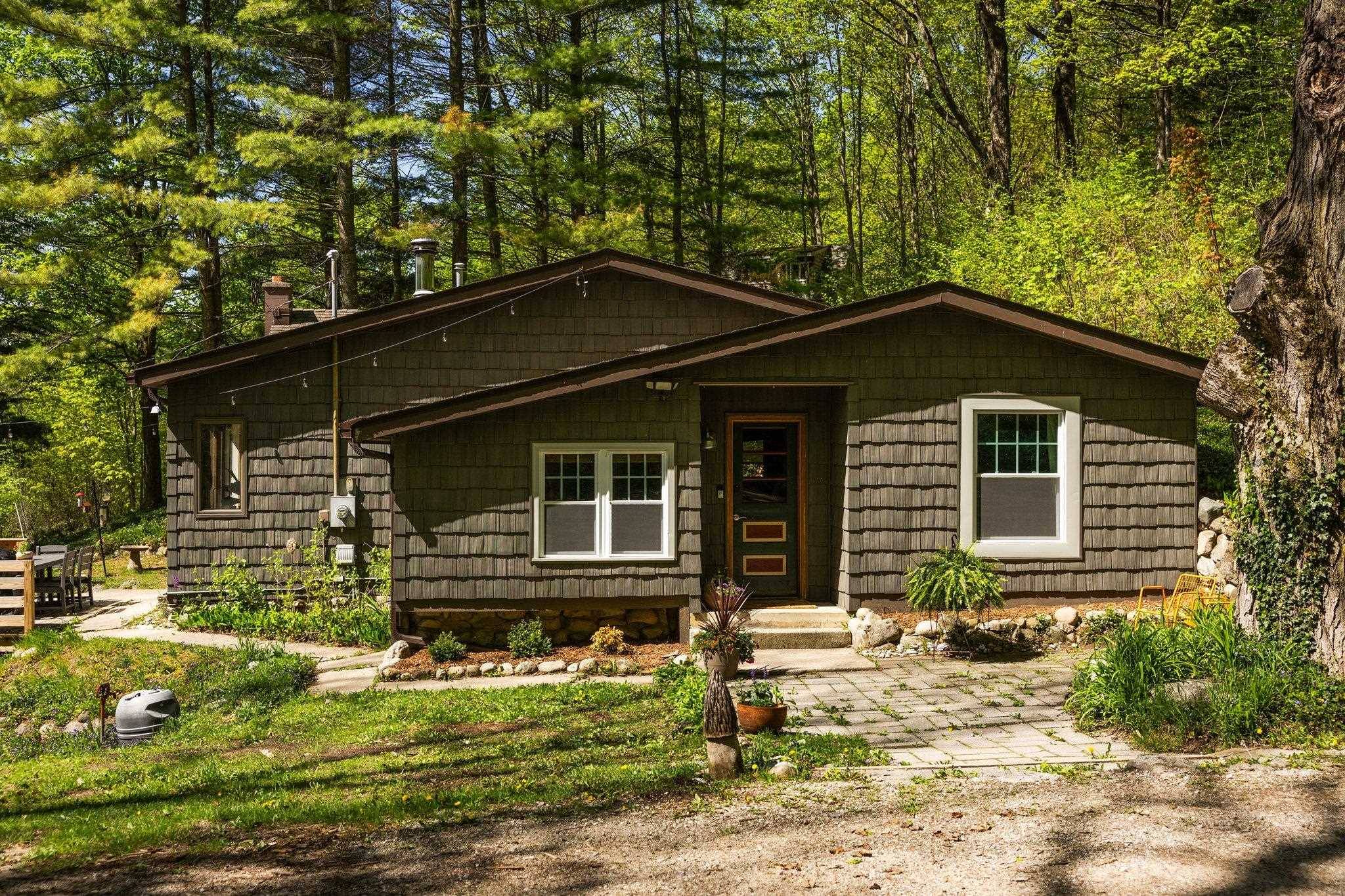 1050 W Burdickville Road,  Maple City,  MI 49664