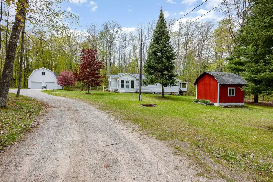 6924 Leslie Street, Hale, MI 48739