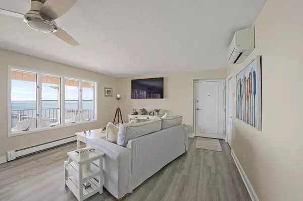 Traverse City, MI 49686,1599 US-31 N