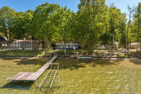 6290 Lakewood Drive, Beulah, MI 49640