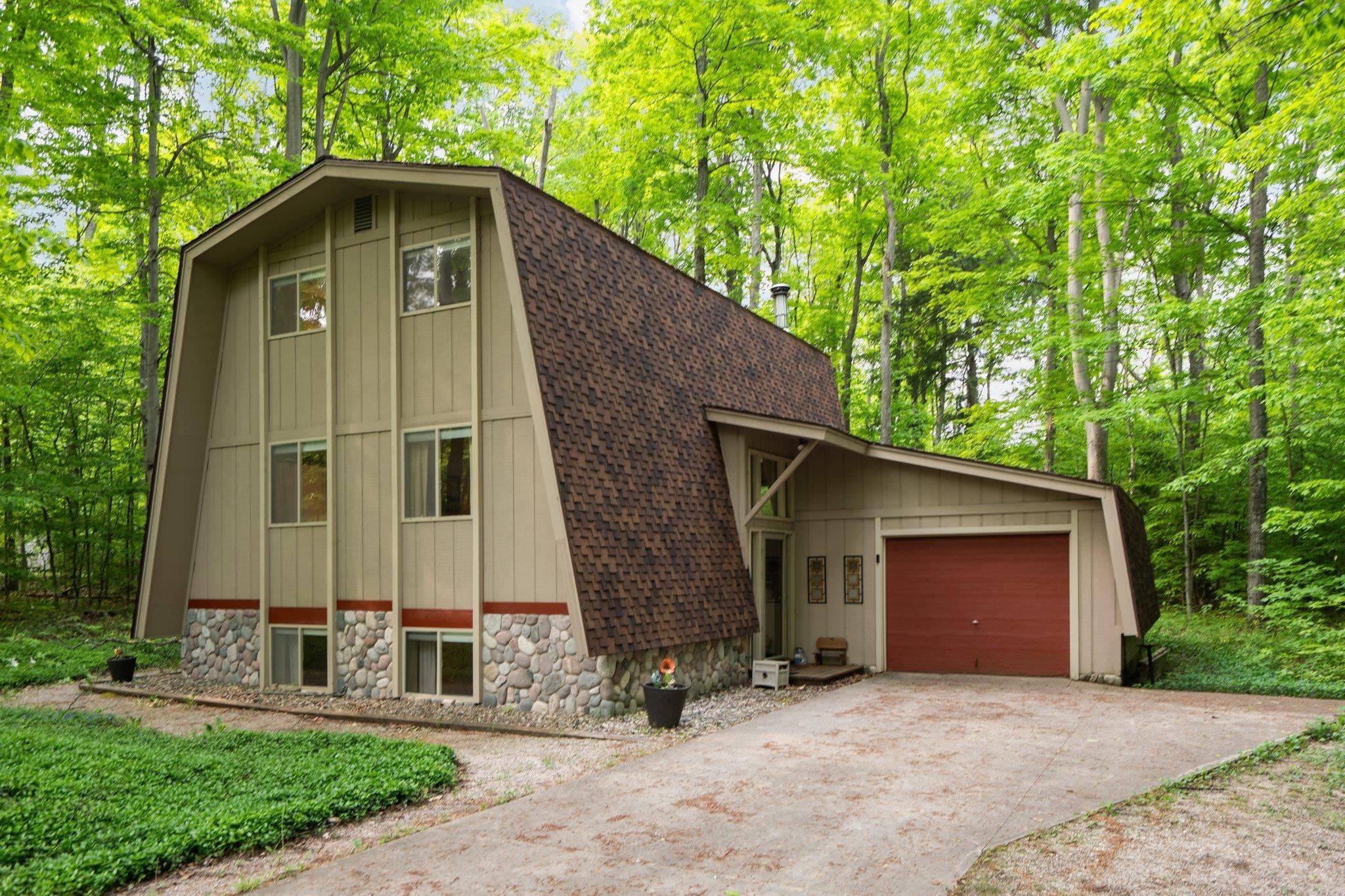 2510 E Cherry Lane, Cedar, MI 49621