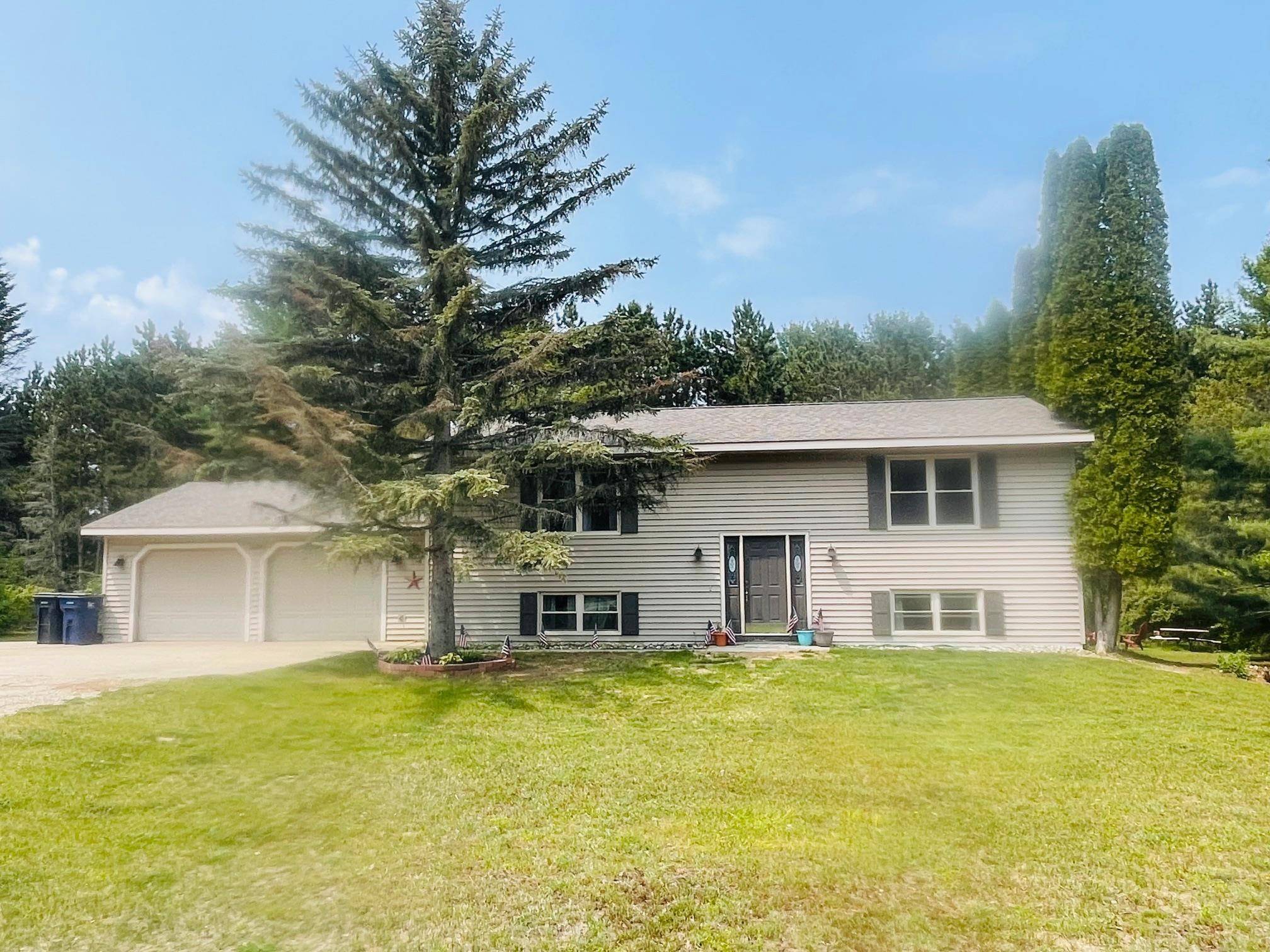 7655 Sandy Lane, Bellaire, MI 49615