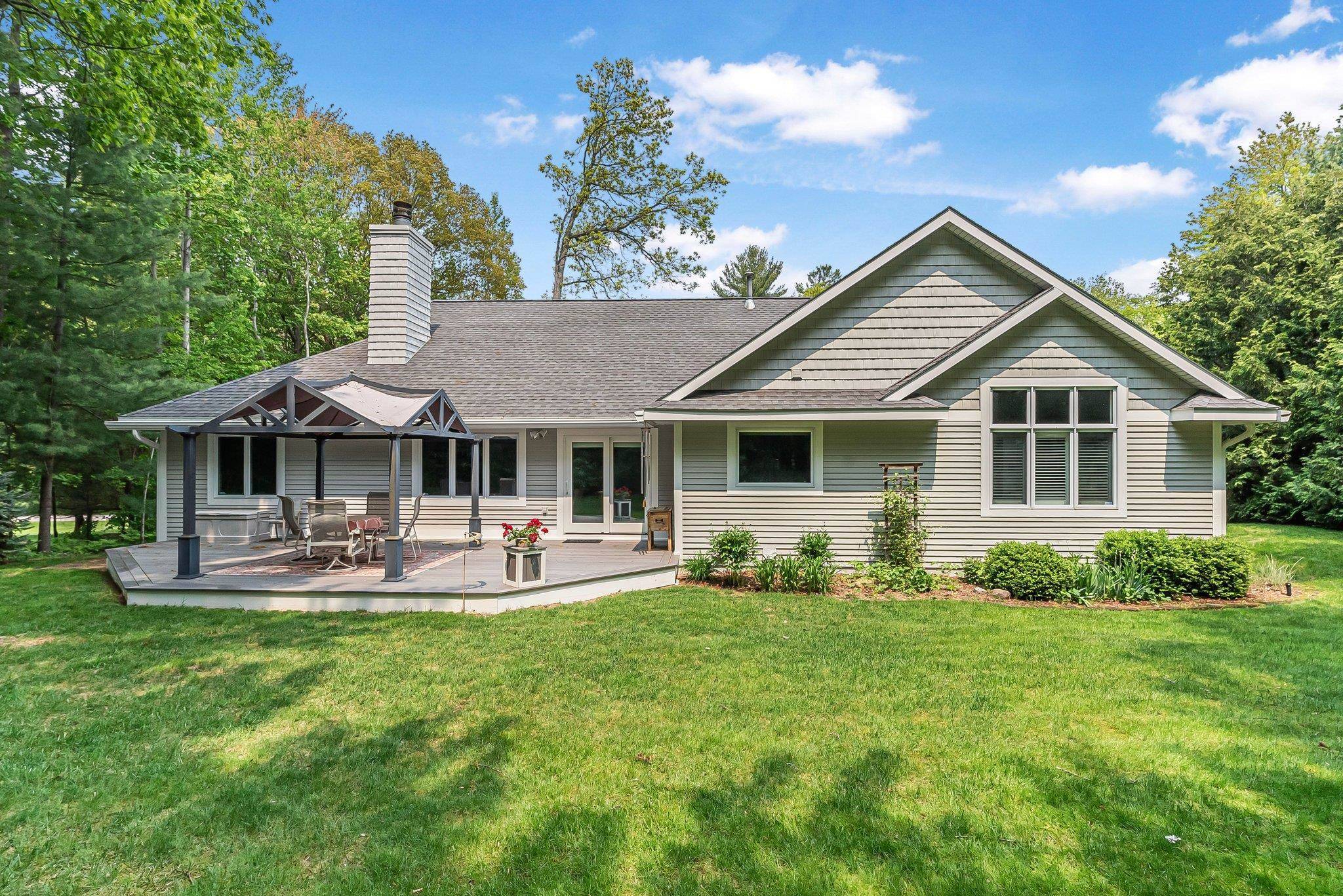 9111 Settlers Cove, Traverse City, MI 49684