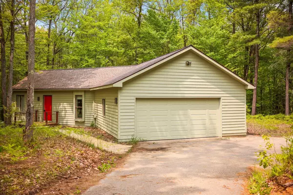 1631 Melody Lane,  Interlochen,  MI 49643-9711