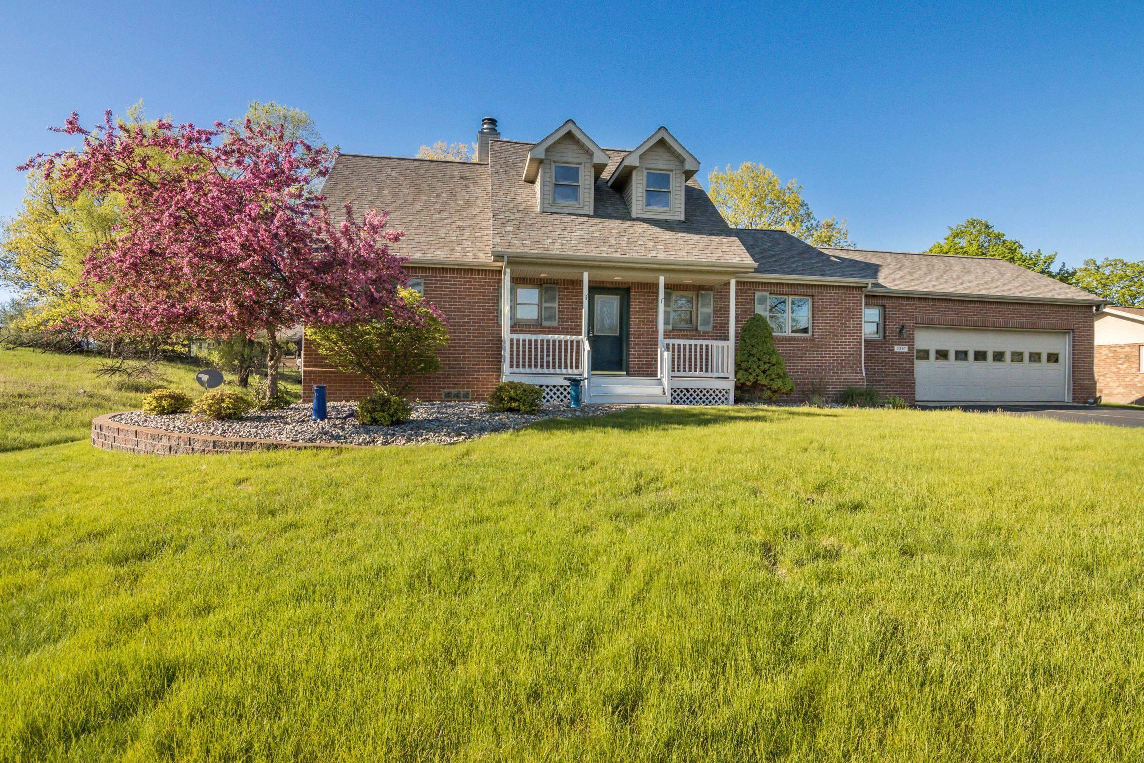 3207 Kirkridge Drive, Williamsburg, MI 49690