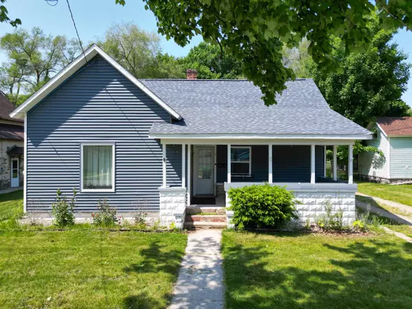 212 W Seventh Street, Clare, MI 48617