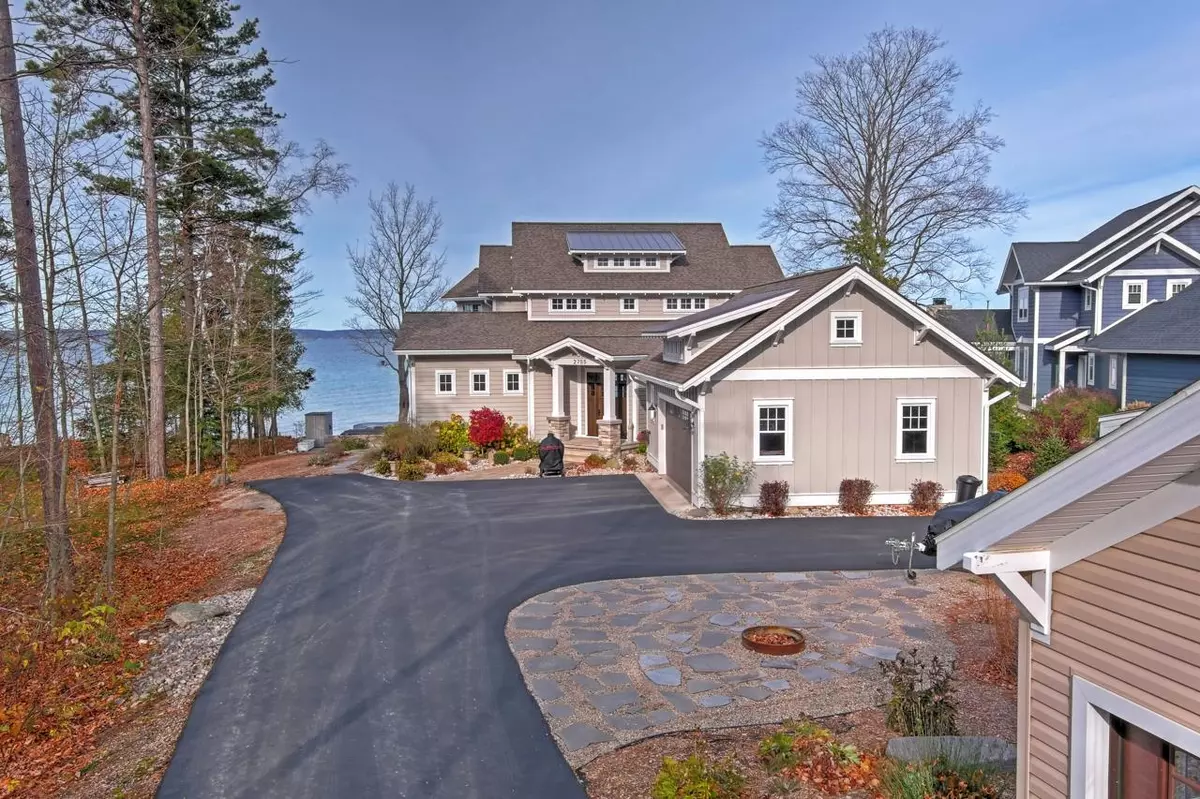Traverse City, MI 49686,2755 Shore Wood Drive