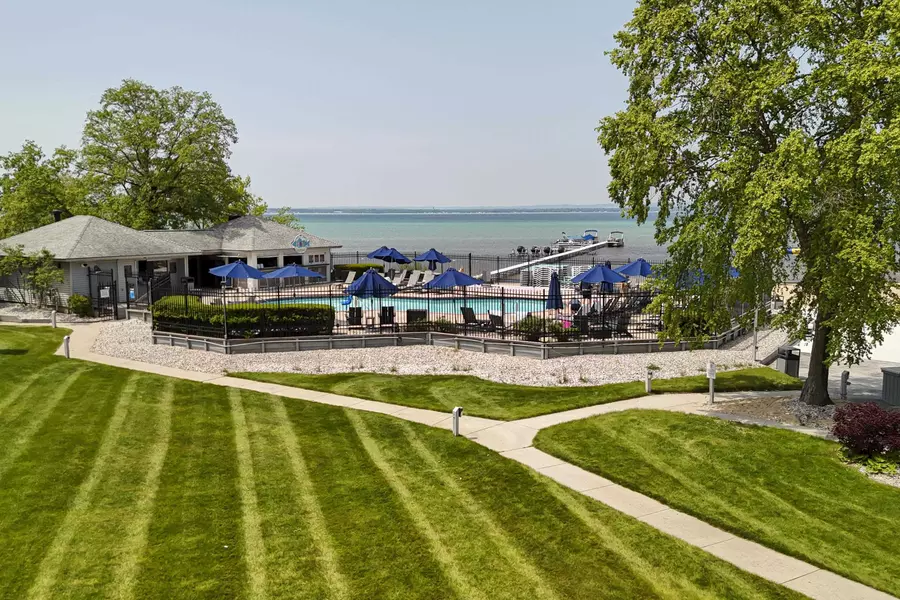 5624 E Creeks Crossing, Williamsburg, MI 49690