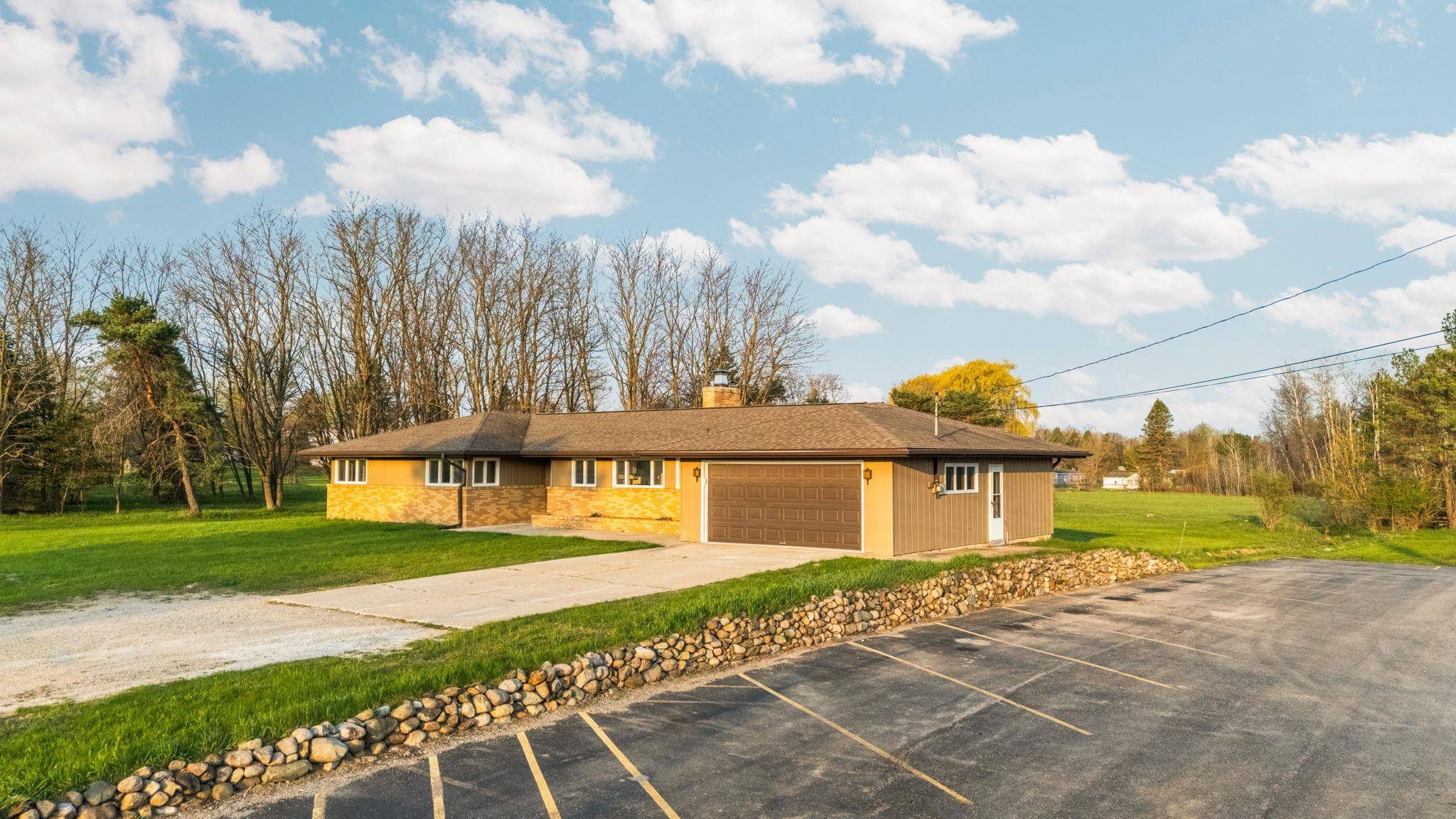 Bellaire, MI 49615,402 S Division