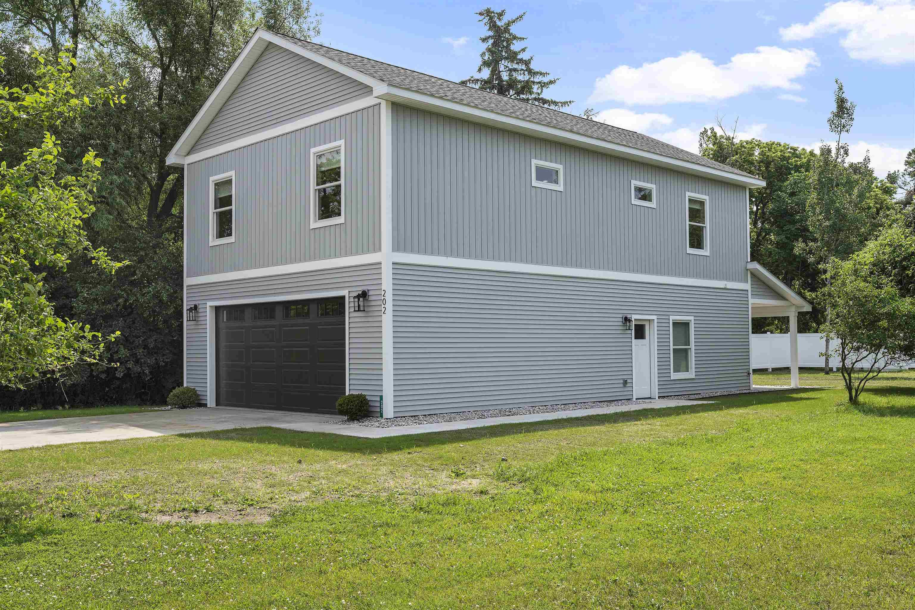202 W Carpenter Street, Charlevoix, MI 49720