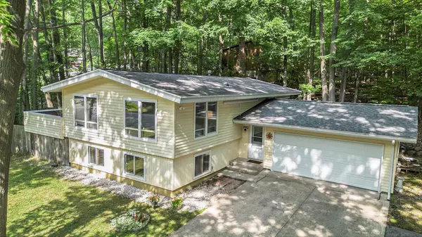 2802 Holiday Pines Road, Traverse City, MI 49686