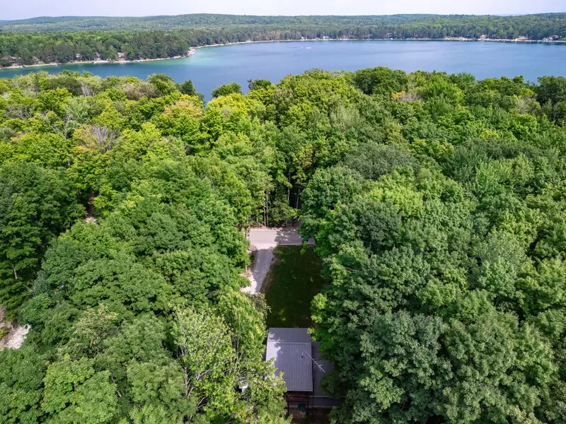 9149 N Twin Lake Road, Mancelona, MI 49659