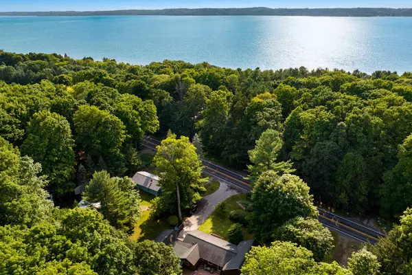 5219 S East Torch Lake Drive, Bellaire, MI 49615